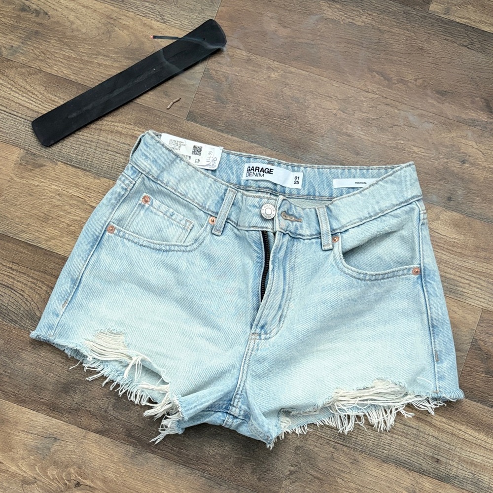 GARAGE - Festival shorts, Light Wash Distressed Denim Cutoff Shorts